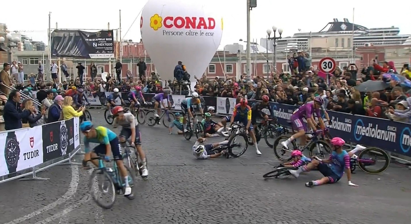 Giro crash hands young Aussie 'Bradbury moment' for best stage finish