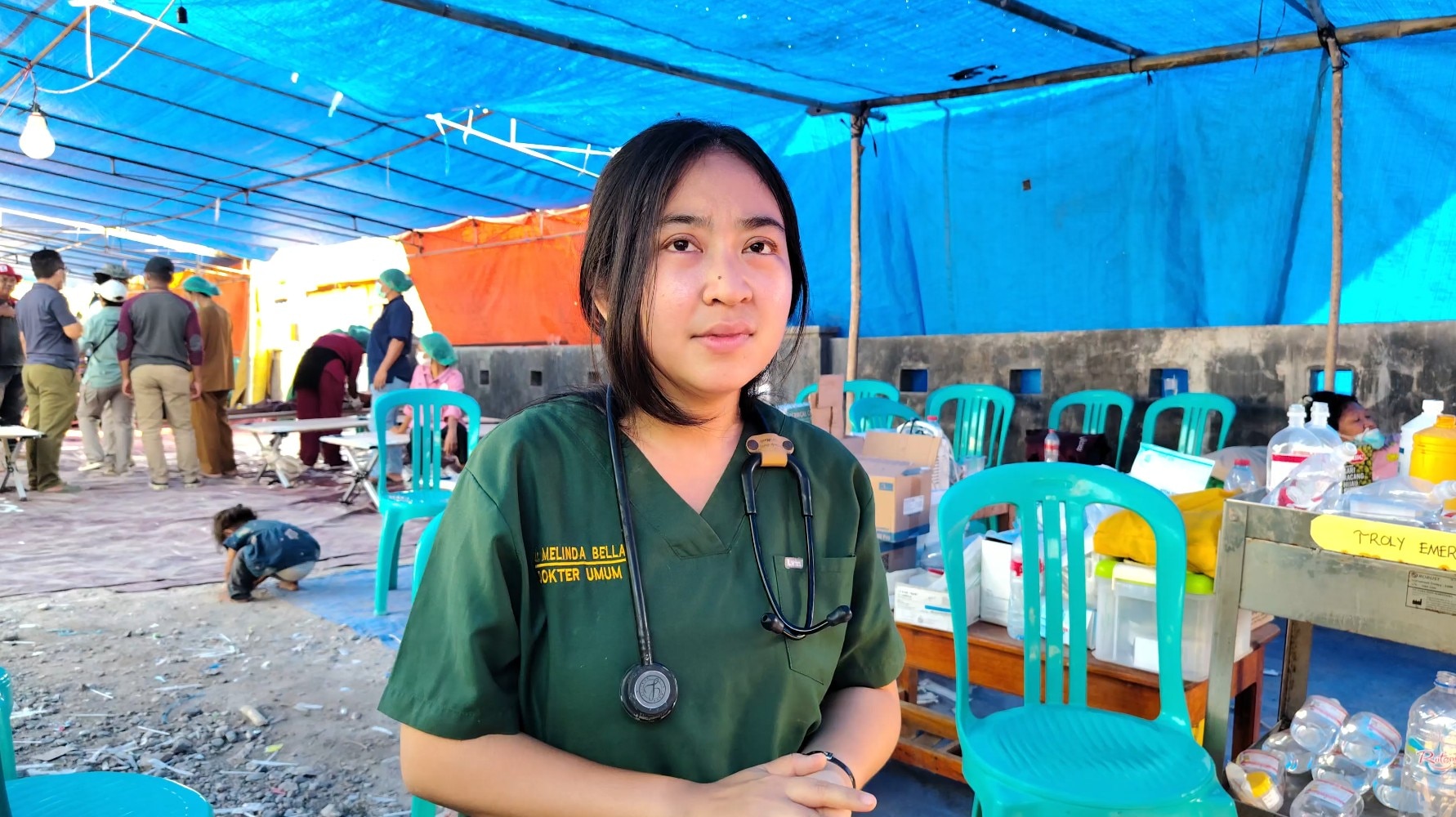 Lone doctor's plea for help in quake-struck Indonesia as 40,000 displaced