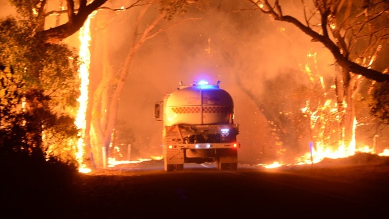 A CFS truck on Mount Bold Road at Bradbury amid the Cherry Gardens fire.
