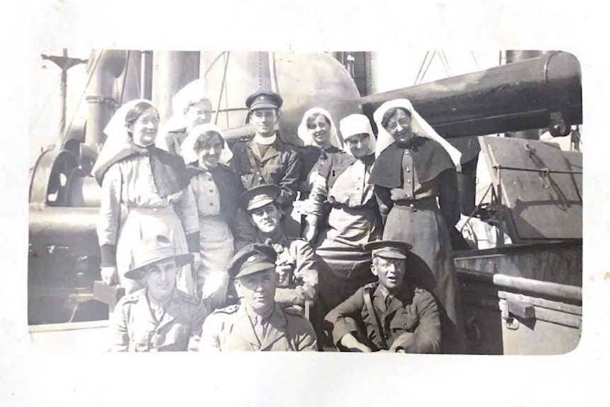 Black and white photo of soldiers and nurses posing 