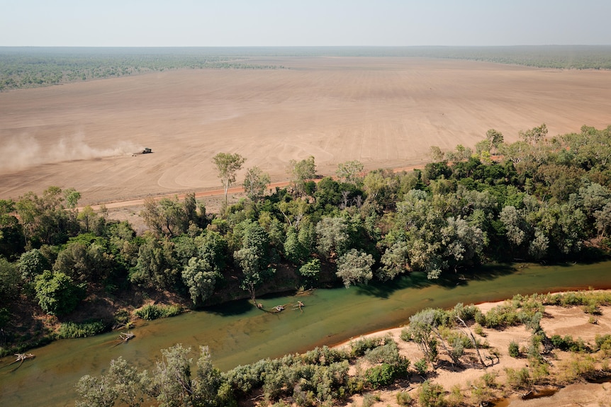 Land clearing at claravale next to the Daly River