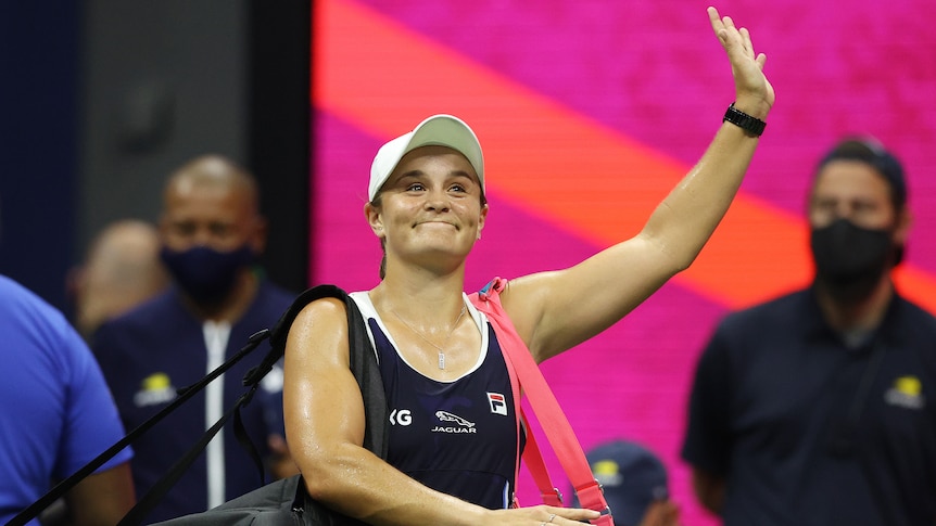 Tennis player waving to the crowd after being knocked out of US Open