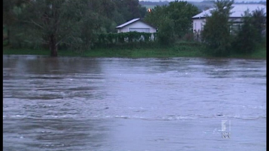 Macquarie River hits peak levels