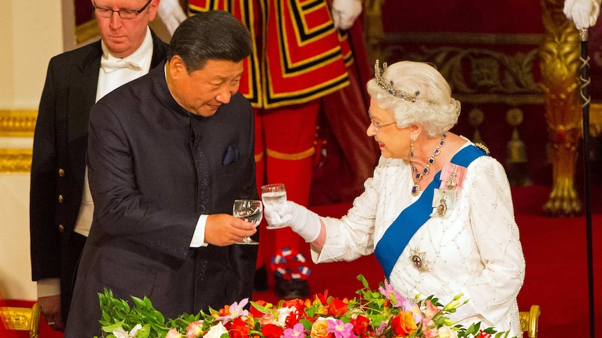 Queen Elizabeth II raise a glass to toast Chinese president Xi Jinping