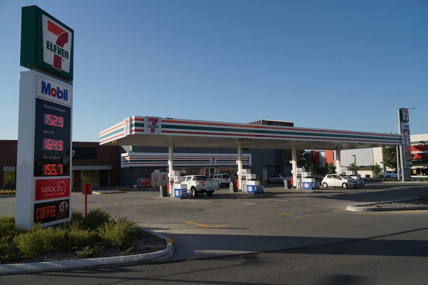 A wide shot of a 7-Eleven petrol station 