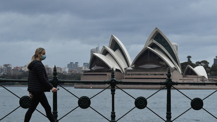 Sydney lock down Opera House