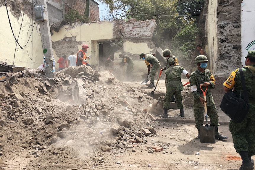 Soldiers clear up rubble in Jojutla