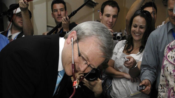 Opposition Leader Kevin Rudd says the Coalition's plan to staff local hospital boards with volunteers is shambolic. (File photo)