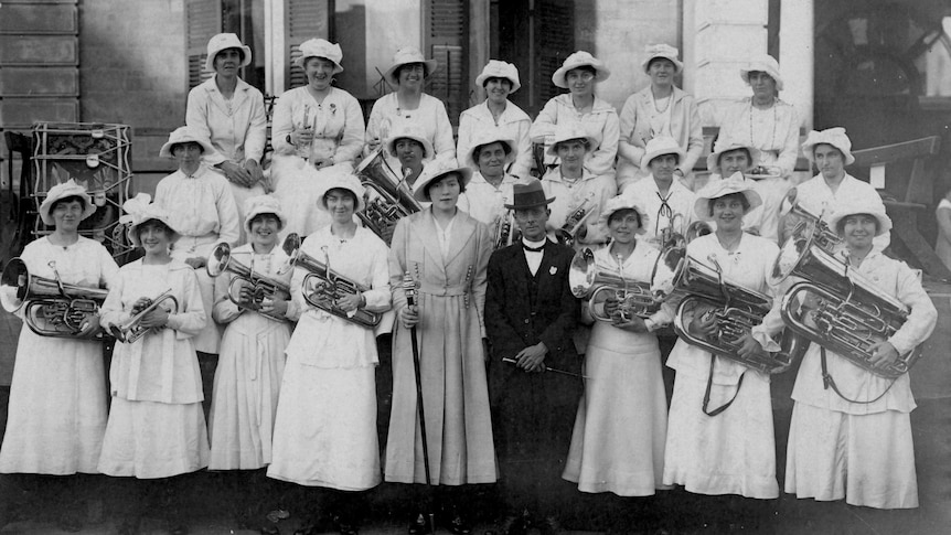 The Burra Cheer-Up Ladies Band in June 1918.