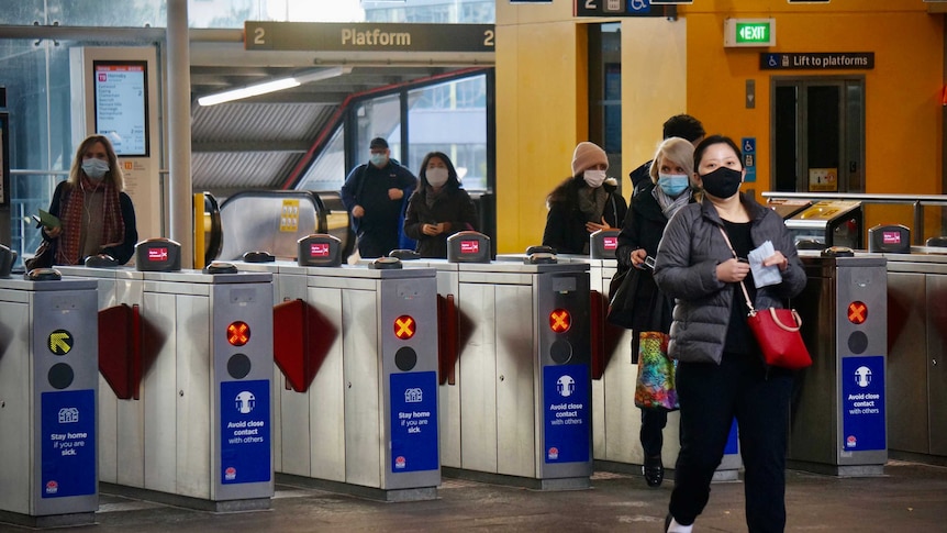 Commuters wearing masks at St Leonards station during Sydney's COVID-19 lockdown