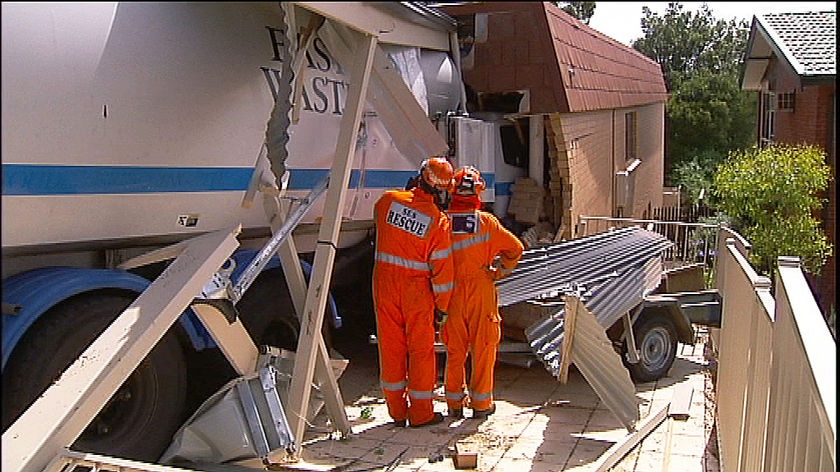 A rubbish truck crashed into a house at Magill, November 30 2009