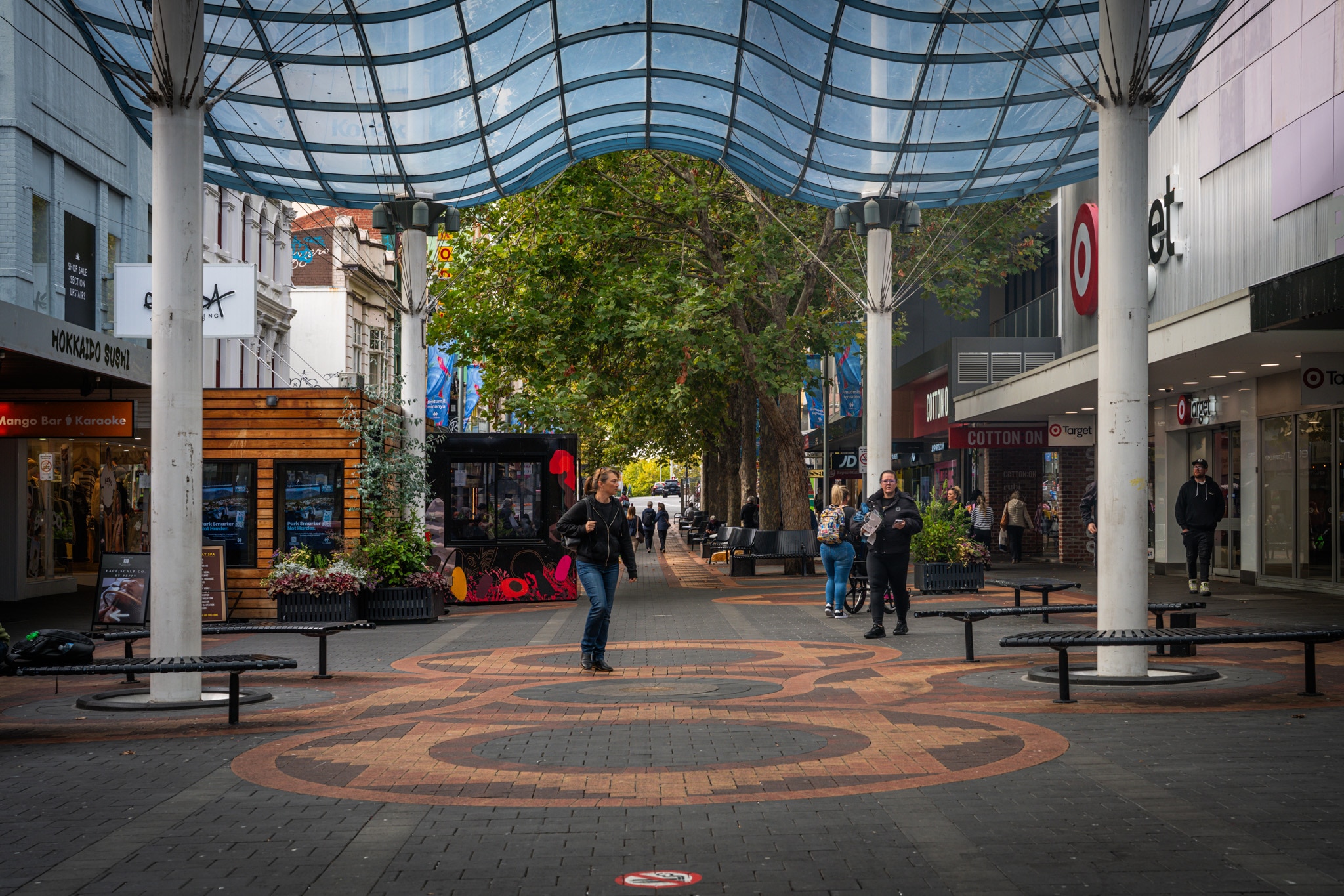 People Shopping in the Elizabeth Street Mall in Hobart 2026-04-09 10:04:00