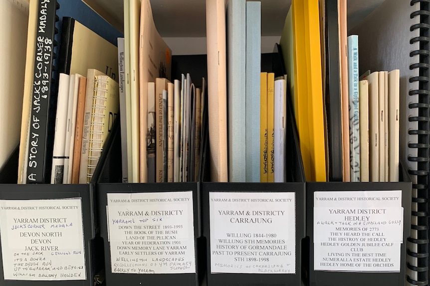 A row of folders.