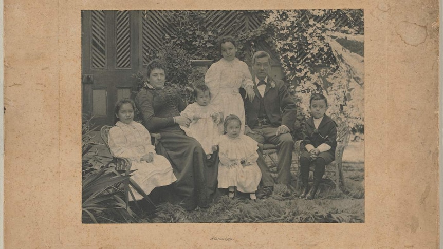 Outdoor portrait of Mei Quong Tart, his wife Margaret Scarlett and five of their children.