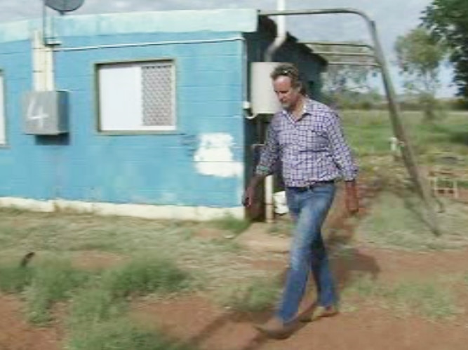 Federal Indigenous Affairs Minister Nigel Scullion takes to the streets of Papunya to get kids to school.