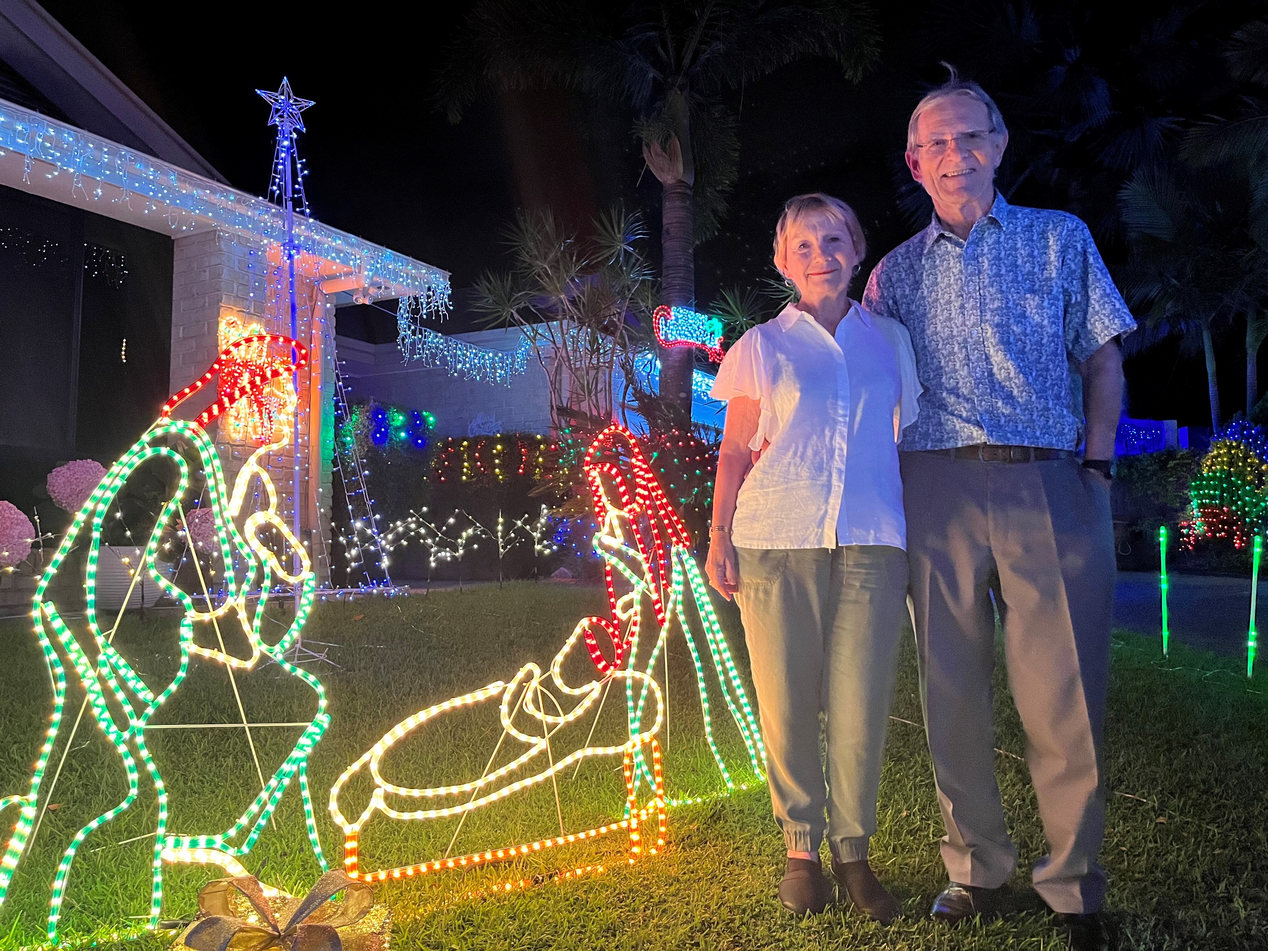 Quiet Sunshine Coast street comes alive with Christmas lights display