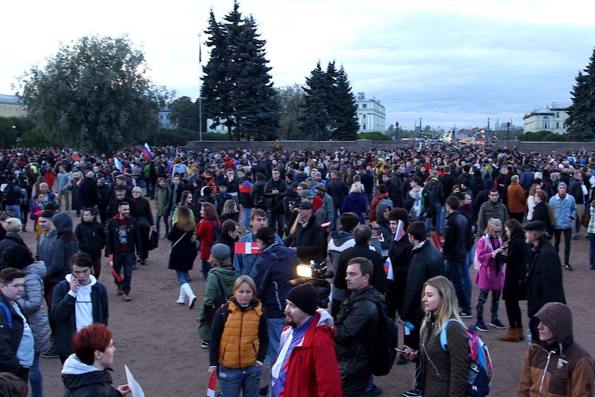 Protestors in a park in Saint Petersburg.