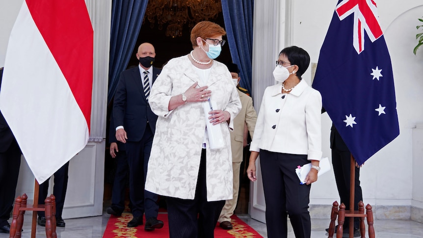 Foreign Minister Marise Payne speaks with her Indonesian counterpart Retno Marsudi