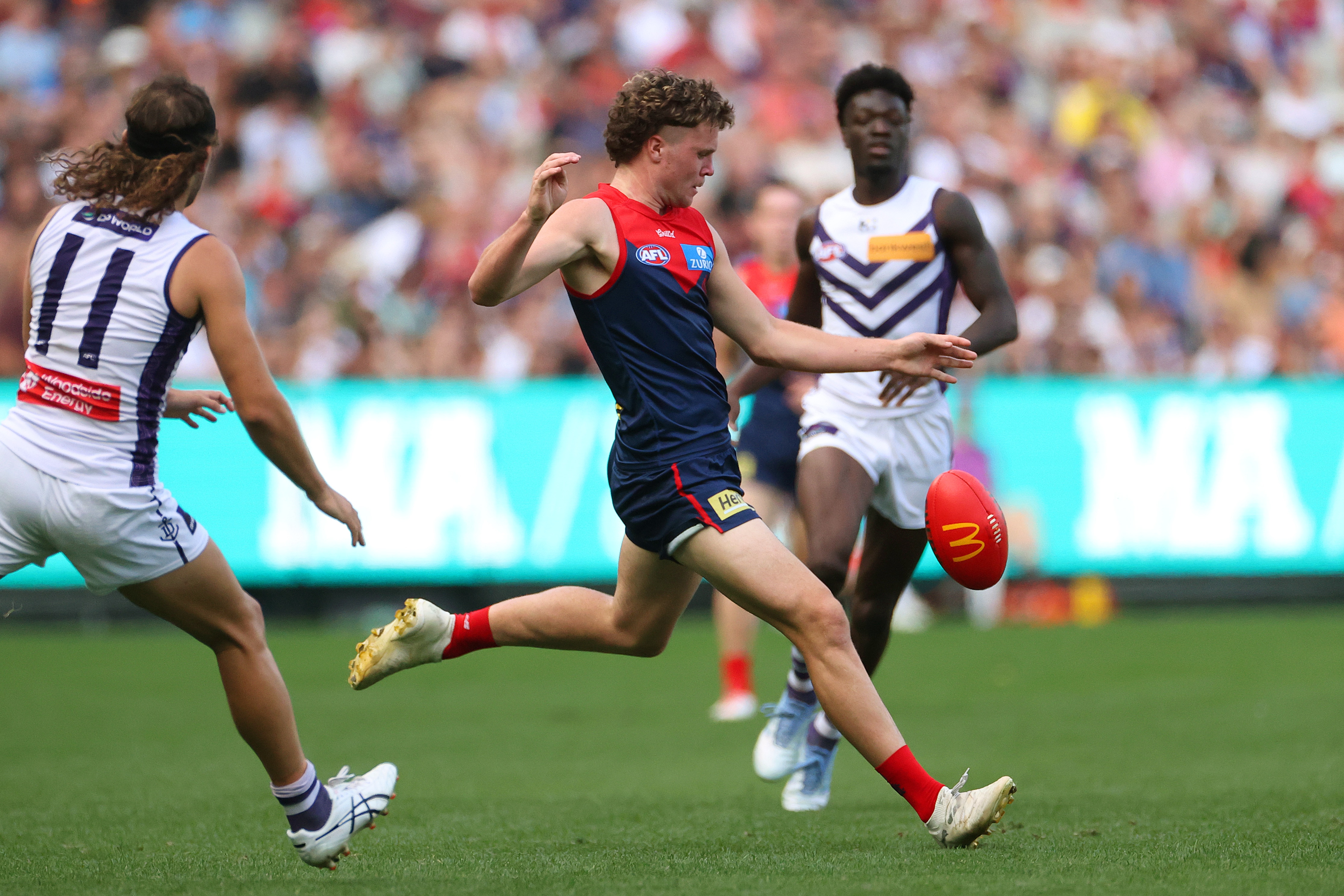 Live: Melbourne's top-four hopes on the line as it hosts Fremantle