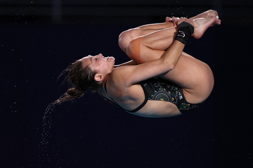 Melissa Wu dives
