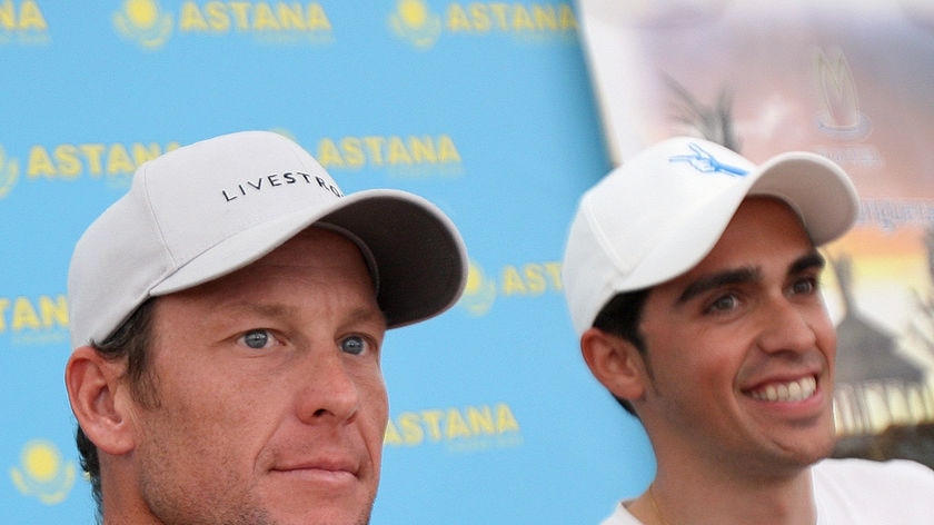 Lance Armstrong and his Astana team-mate Alberto Contador talk to the press in 2008.