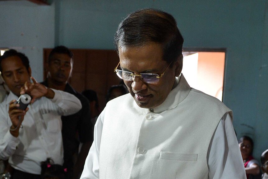 Presidential candidate Maithripala Sirisena casts Sri Lanka 2015 vote