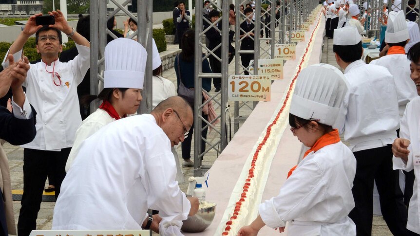 Confectionery students make world record roll cake.