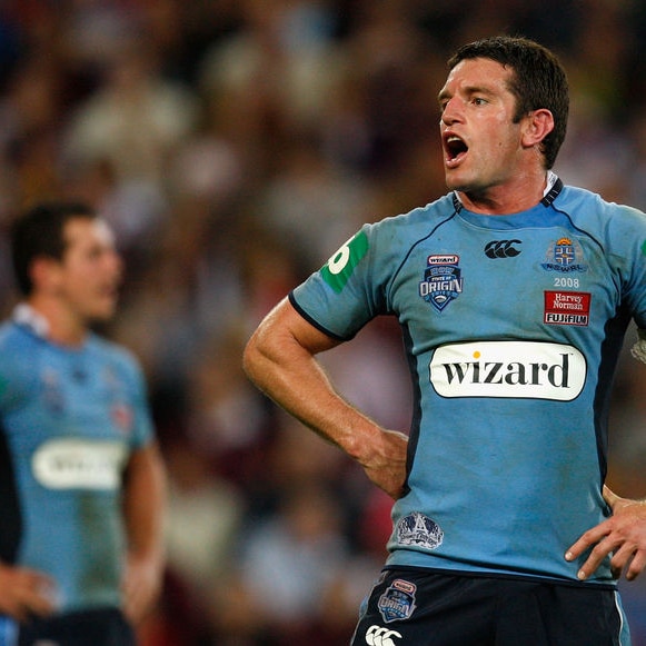 Former NSW captain Danny Buderus will return to Australia on a one-year deal with Newcastle in 2012.