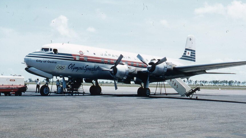 A photo of a Japanese plane with Olympic adornments that has stopped in Darwin.