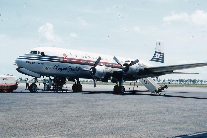 A photo of a Japanese plane with Olympic adornments that has stopped in Darwin.