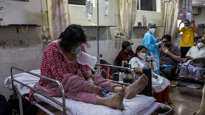 A patient suffering from the coronavirus disease (COVID-19) receives treatment.