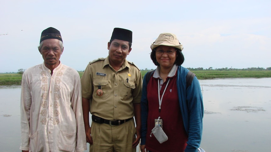 Mr Hidayat, head farmer centre, with Mirah Muryanti of ACIAR