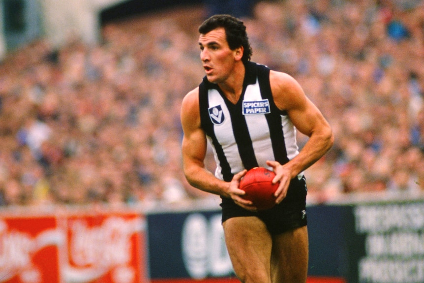 Darren Millane runs with the ball during a VFL match.