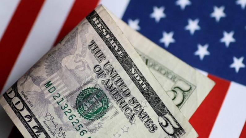$US5 note and US flag