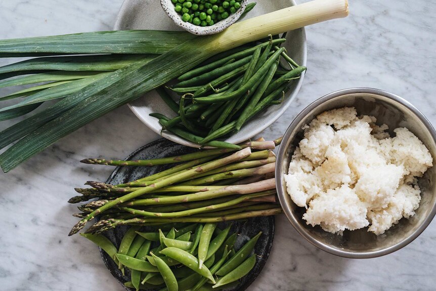 Sugar snap peas, asparagus, beans, leek, peas and rice are ingredients of vegetarian fried rice.