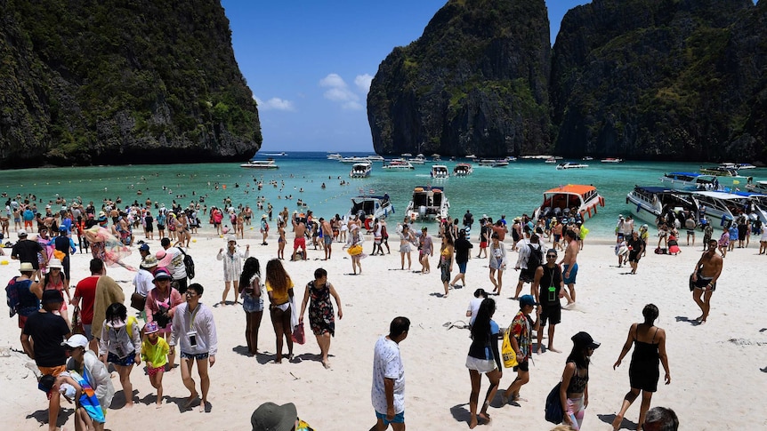 Pemandangan sebuah kawasan perairan