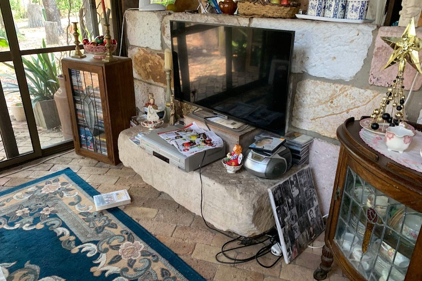 The loungeroom of the unique family home that Ken Aitken built in 1981.