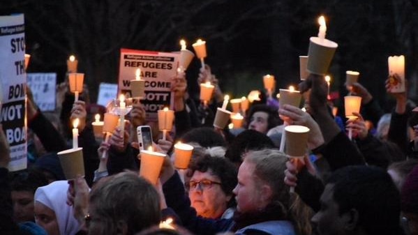 Crowds gather at Melbourne's Treasury Gardens for a candlelit vigil to show support to Syrian asylum-seekers, September 7, 2015.