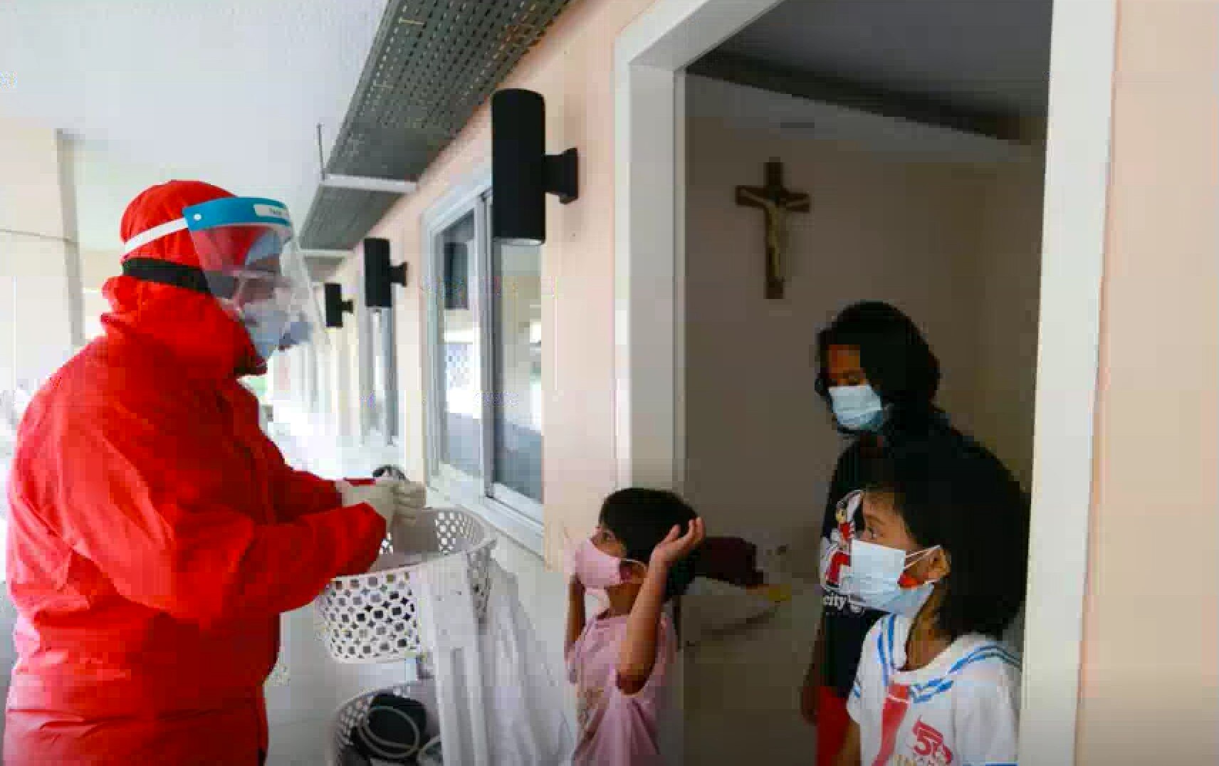 REUTERS Gereja Katolik Isolasi