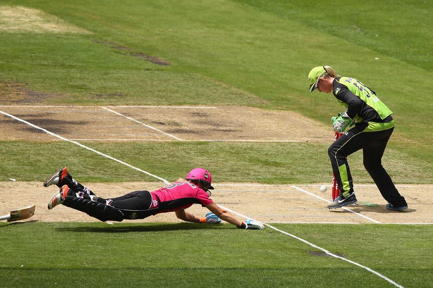 Ellyse Perry run out in WBBL final