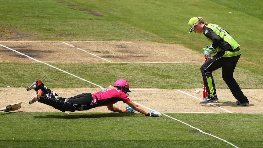 Ellyse Perry run out in WBBL final