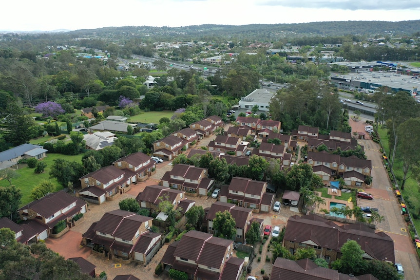 A drone shot of Jargarra Villas. The highway can be seen on the other side.