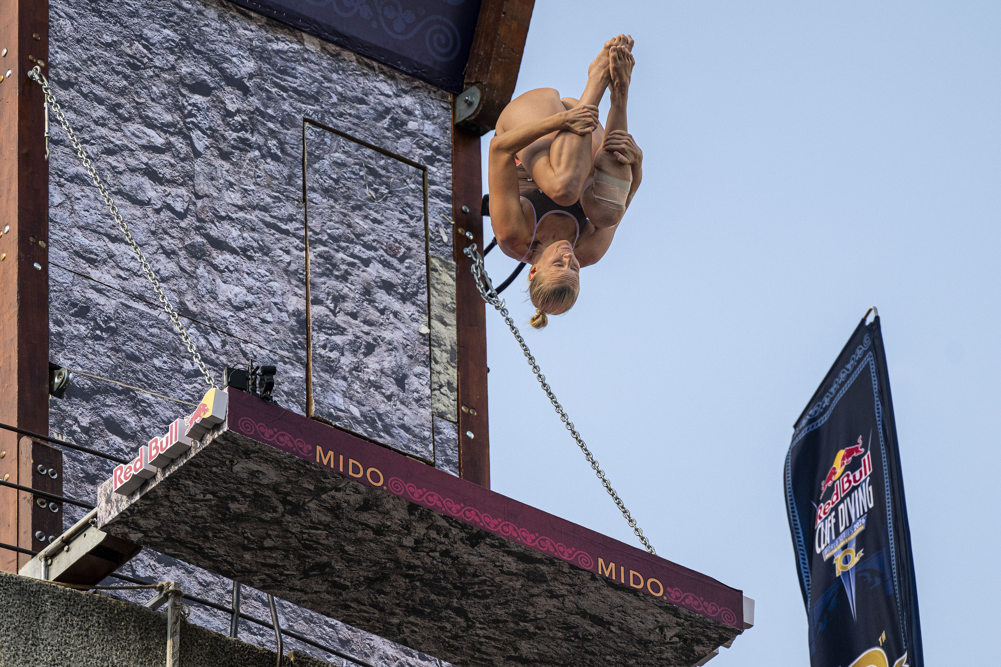 Australia's Rhiannan Iffland becomes greatest cliff diver of all time