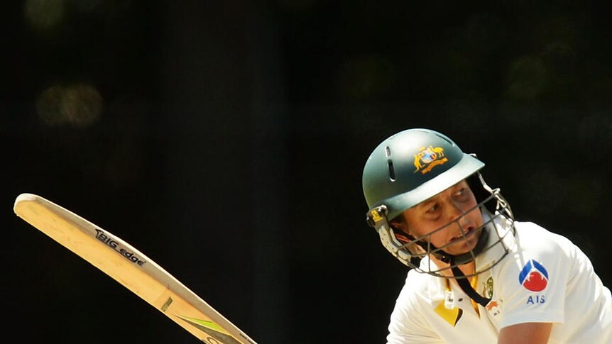 An unbeaten 81 from Sarah Elliott provided the backbone for a successful run chase.