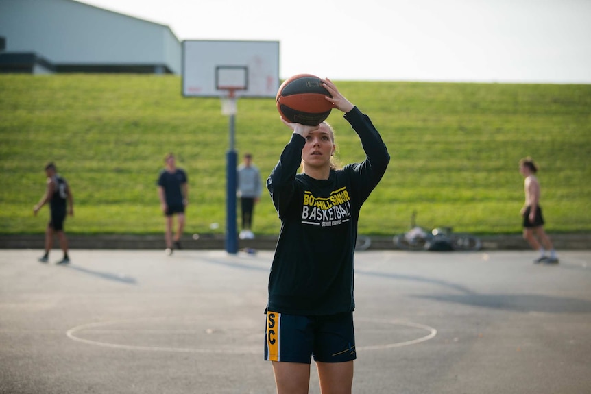 Zoe Jenkins playing basketball