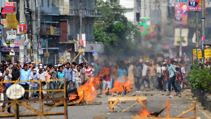 Islamist protestors set fires in the streets during clashes with police in Dhaka on May 5, 2013.