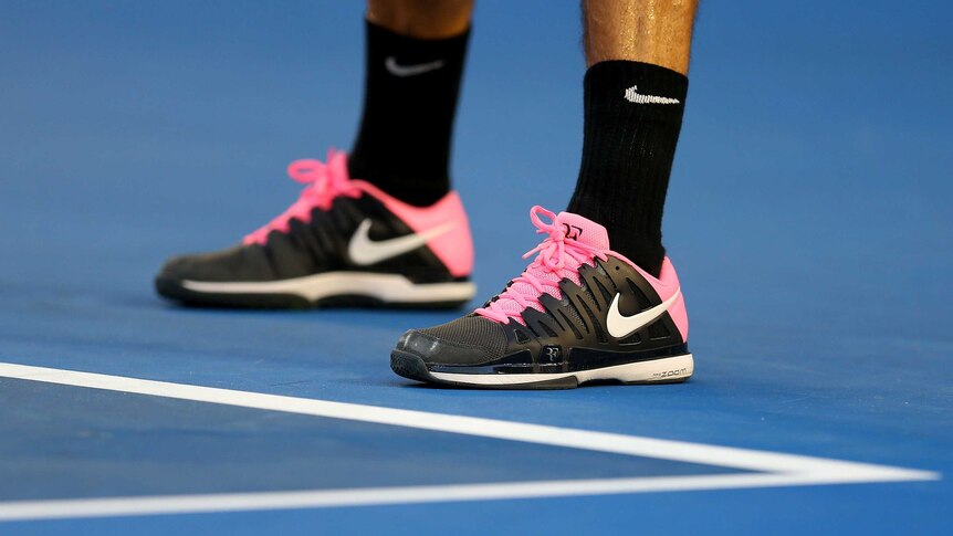 Federer shows off his new shoes