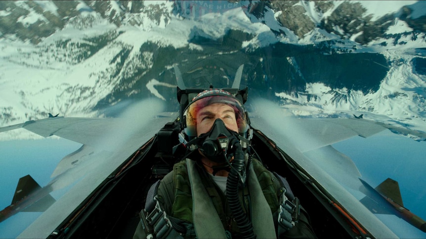 Tom Cruise flies a plane