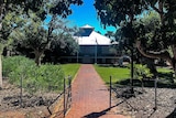 A footpath leading up to Broome Courthouse.