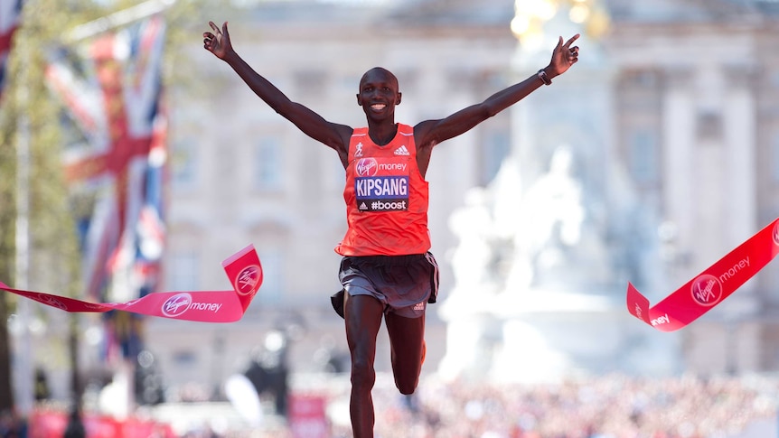 Kipsang wins London Marathon in record time